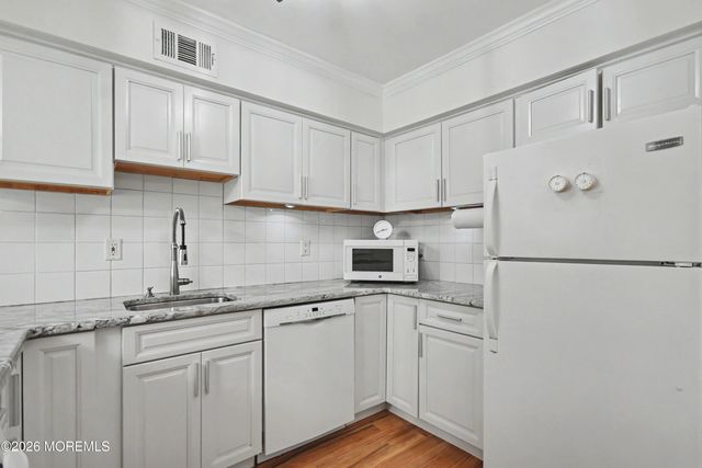 25 Meadow Avenue 46, Monmouth Beach, NJ 07750