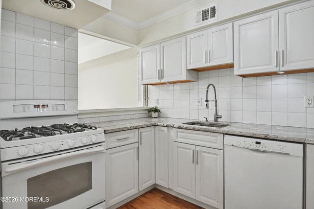 25 Meadow Avenue 46, Monmouth Beach, NJ 07750