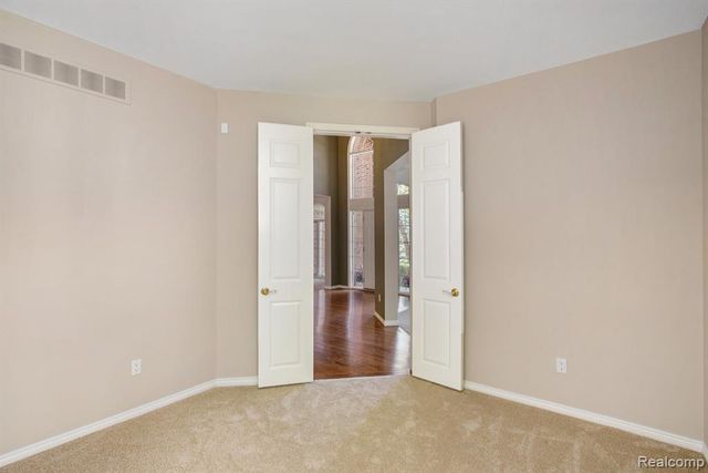 5641 Golf Pointe Drive, Clarkston, MI 48348