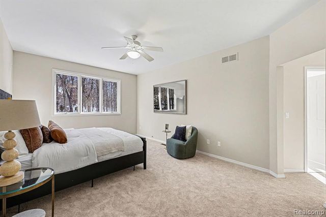 5641 Golf Pointe Drive, Clarkston, MI 48348