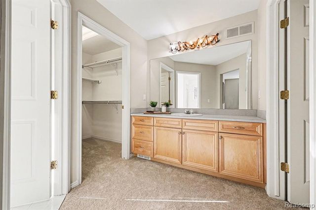 5641 Golf Pointe Drive, Clarkston, MI 48348