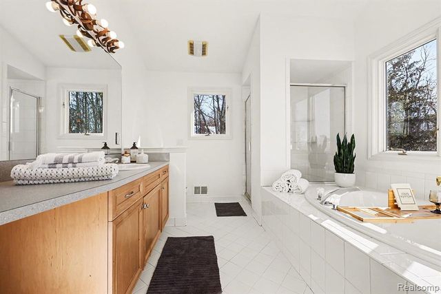 5641 Golf Pointe Drive, Clarkston, MI 48348