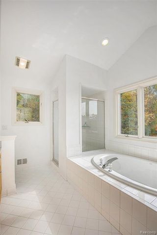 5641 Golf Pointe Drive, Clarkston, MI 48348