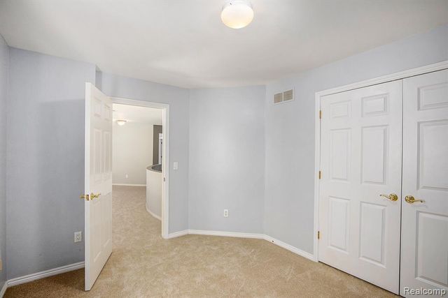 5641 Golf Pointe Drive, Clarkston, MI 48348