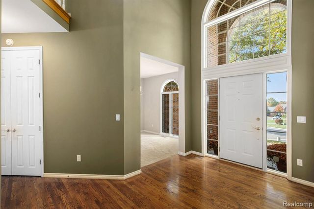 5641 Golf Pointe Drive, Clarkston, MI 48348