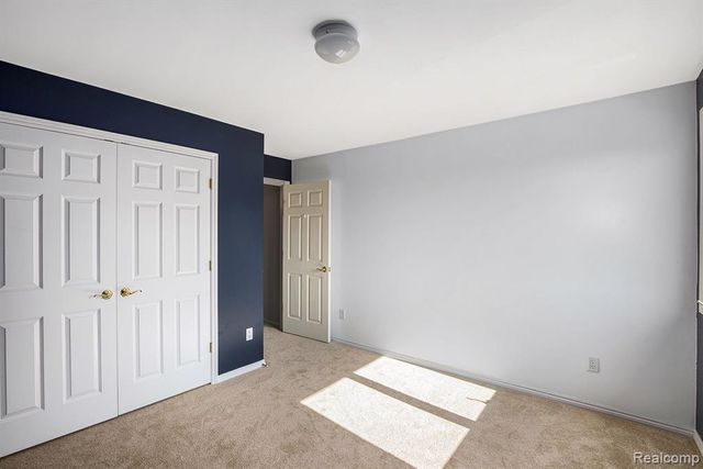 5641 Golf Pointe Drive, Clarkston, MI 48348