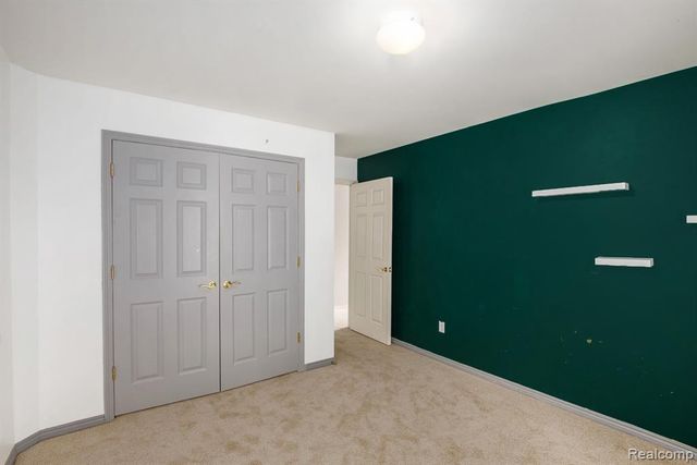 5641 Golf Pointe Drive, Clarkston, MI 48348