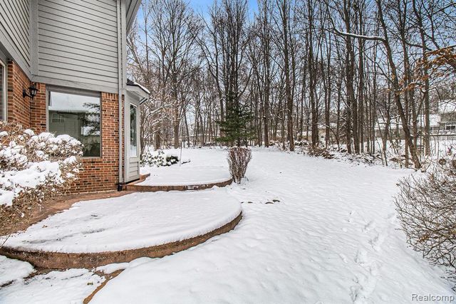 5641 Golf Pointe Drive, Clarkston, MI 48348