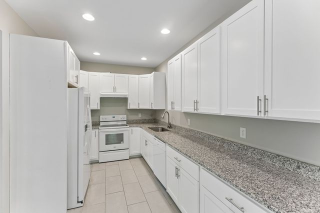 721 Poplar St, Columbia, TN 38401