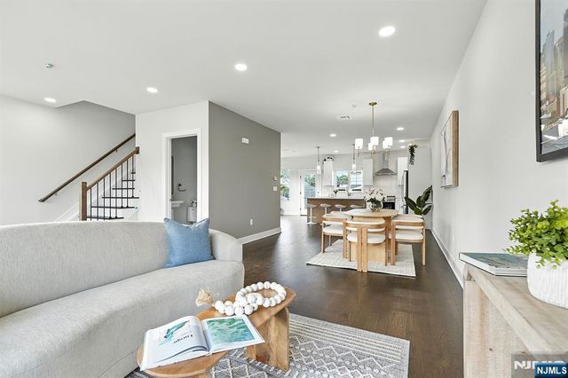 186 Canterbury Avenue, North Arlington, NJ 07031