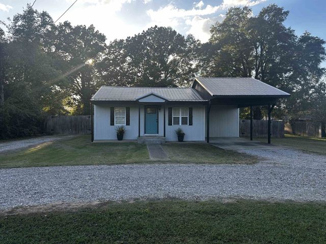 110 CATFISH LN, Crump, TN 38327