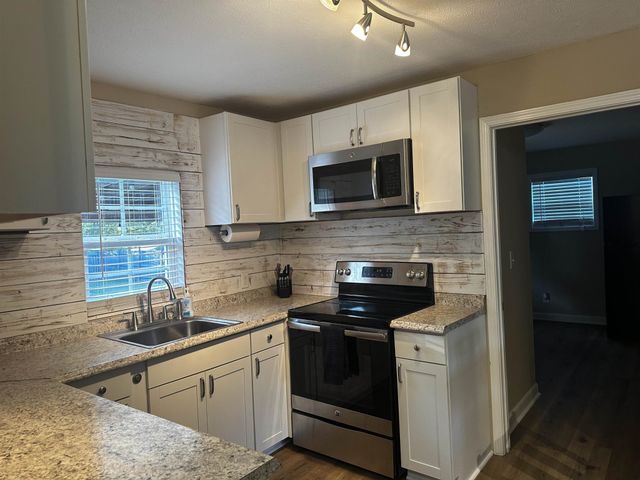 110 CATFISH LN, Crump, TN 38327