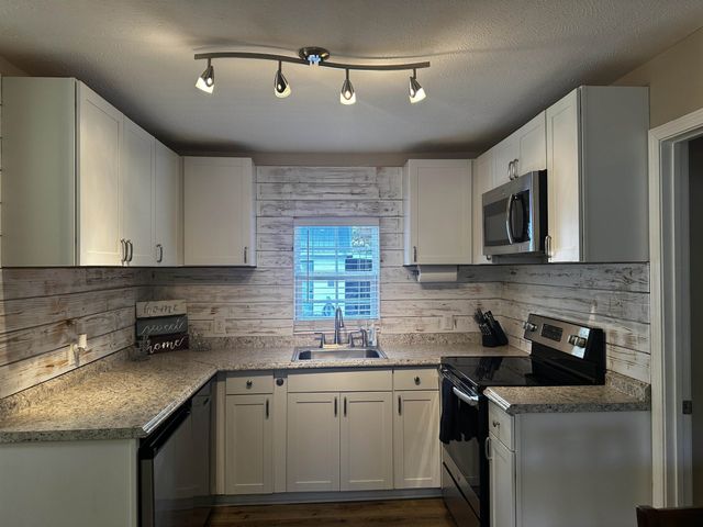 110 CATFISH LN, Crump, TN 38327