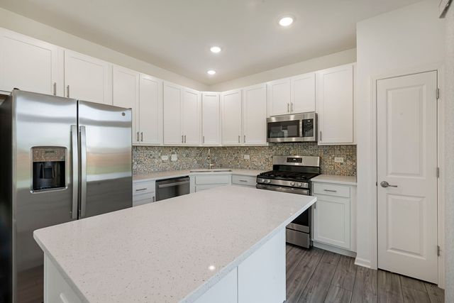 2001 Stuttle Road, Batavia, IL 60510