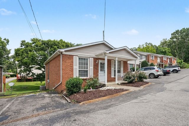 126 Five Oaks Dr, Nashville, TN 37217
