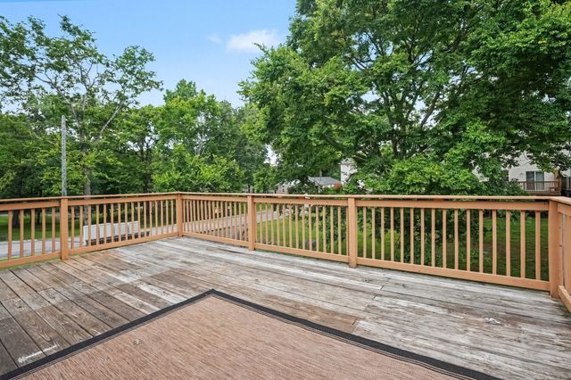 126 Five Oaks Dr, Nashville, TN 37217