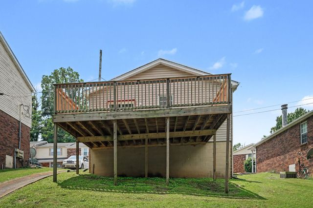126 Five Oaks Dr, Nashville, TN 37217