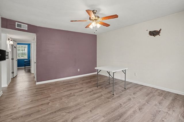 126 Five Oaks Dr, Nashville, TN 37217