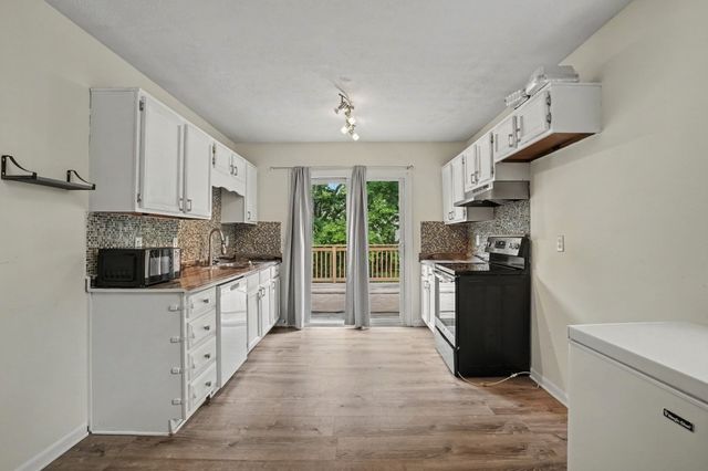 126 Five Oaks Dr, Nashville, TN 37217