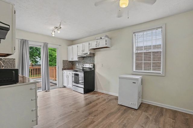 126 Five Oaks Dr, Nashville, TN 37217