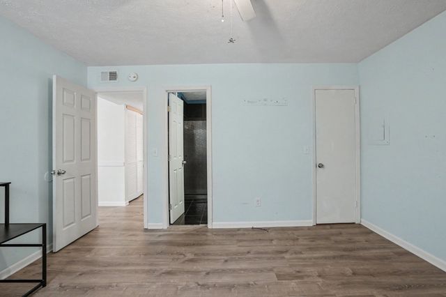 126 Five Oaks Dr, Nashville, TN 37217