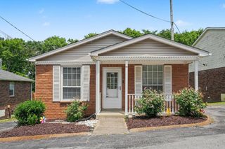126 Five Oaks Dr, Nashville, TN 37217
