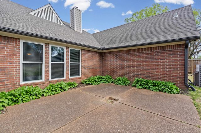 1301 WOLF LAIR DR, Collierville, TN 38017