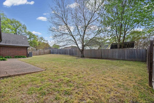 1301 WOLF LAIR DR, Collierville, TN 38017