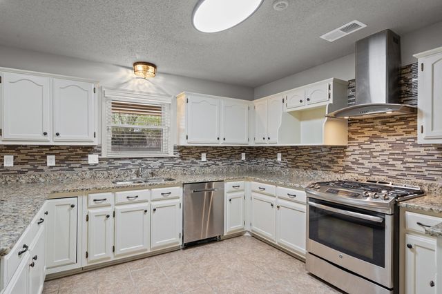 1301 WOLF LAIR DR, Collierville, TN 38017