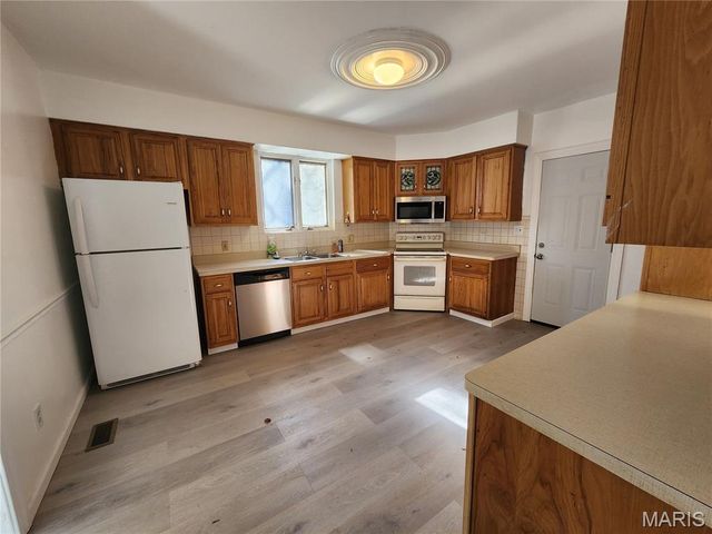 10001 Lark Avenue, Unincorporated, MO 63125