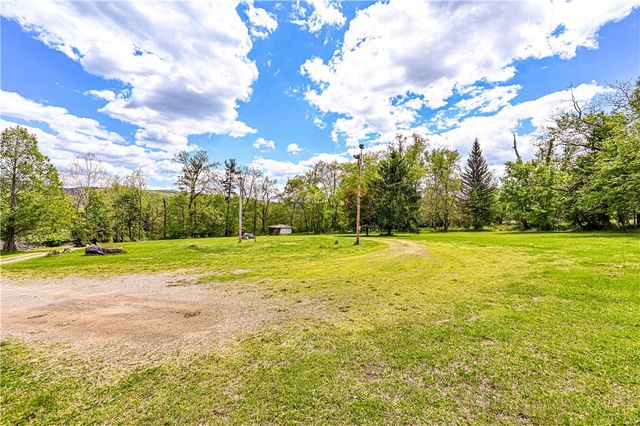 324 Fenfield Dr, Unity Twp, PA 15650