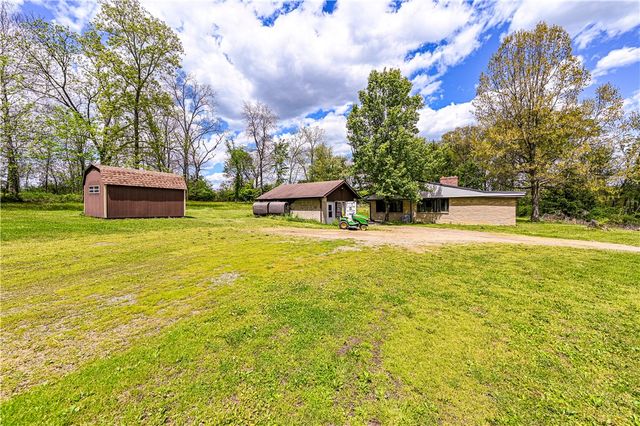 324 Fenfield Dr, Unity Twp, PA 15650