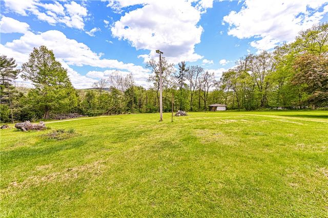 324 Fenfield Dr, Unity Twp, PA 15650