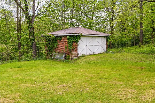 324 Fenfield Dr, Unity Twp, PA 15650