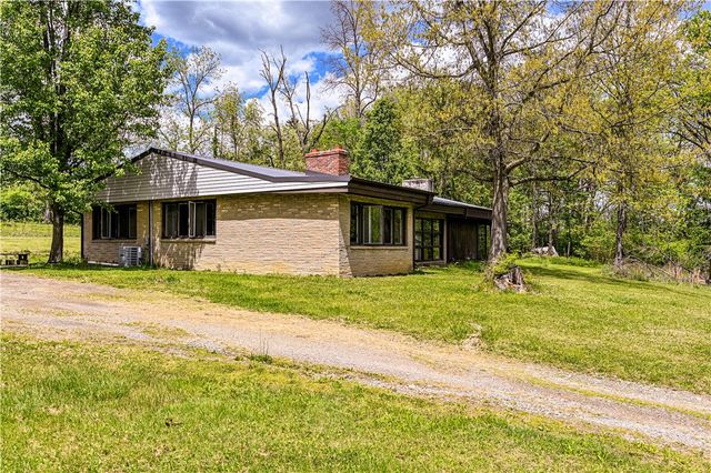 324 Fenfield Dr, Unity Twp, PA 15650