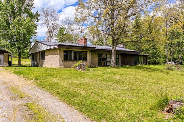 324 Fenfield Dr, Unity Twp, PA 15650