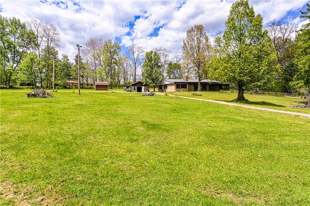 324 Fenfield Dr, Unity Twp, PA 15650
