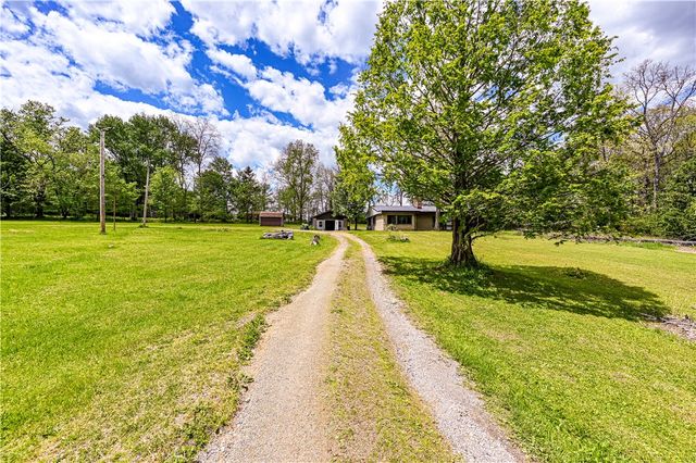324 Fenfield Dr, Unity Twp, PA 15650
