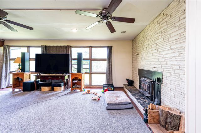 324 Fenfield Dr, Unity Twp, PA 15650