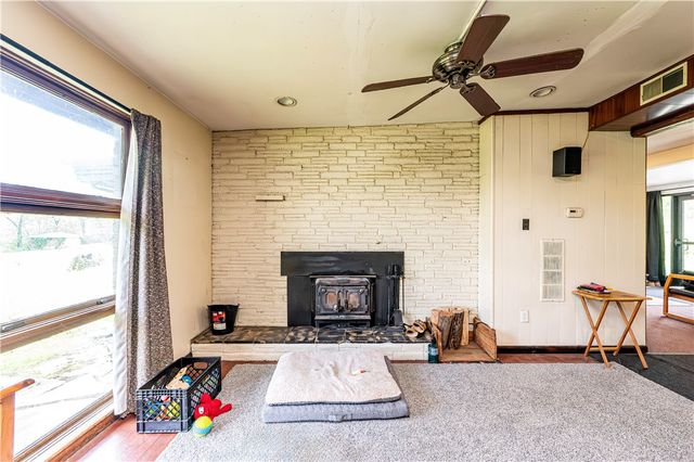 324 Fenfield Dr, Unity Twp, PA 15650