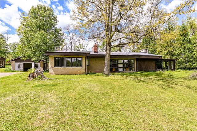 324 Fenfield Dr, Unity Twp, PA 15650