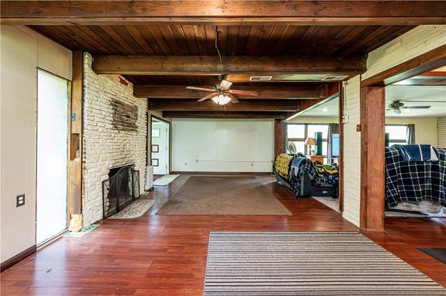 324 Fenfield Dr, Unity Twp, PA 15650