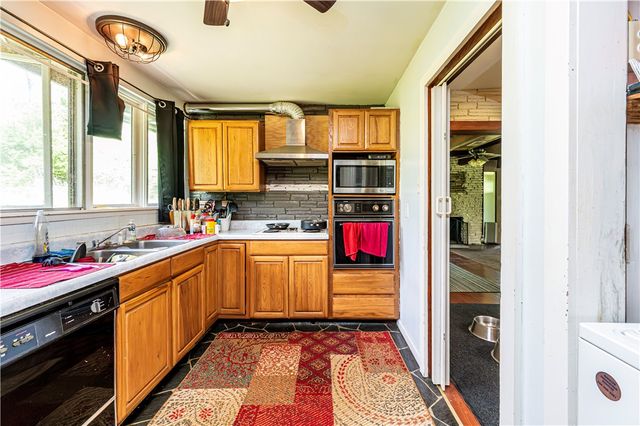 324 Fenfield Dr, Unity Twp, PA 15650