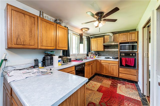 324 Fenfield Dr, Unity Twp, PA 15650