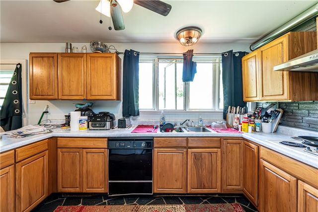 324 Fenfield Dr, Unity Twp, PA 15650