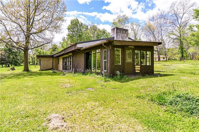 324 Fenfield Dr, Unity Twp, PA 15650