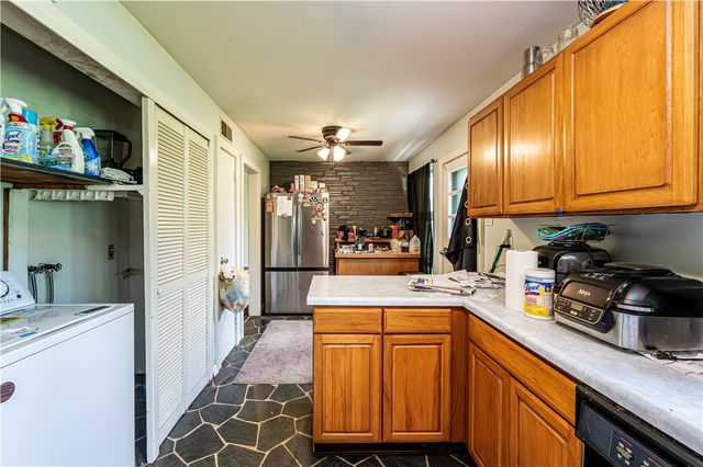 324 Fenfield Dr, Unity Twp, PA 15650