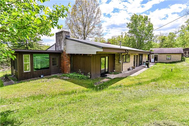 324 Fenfield Dr, Unity Twp, PA 15650