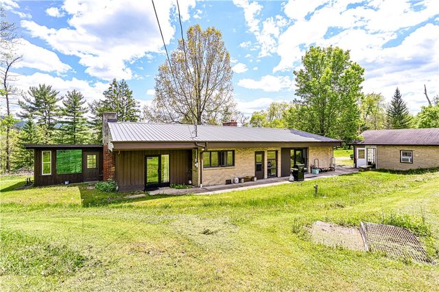324 Fenfield Dr, Unity Twp, PA 15650