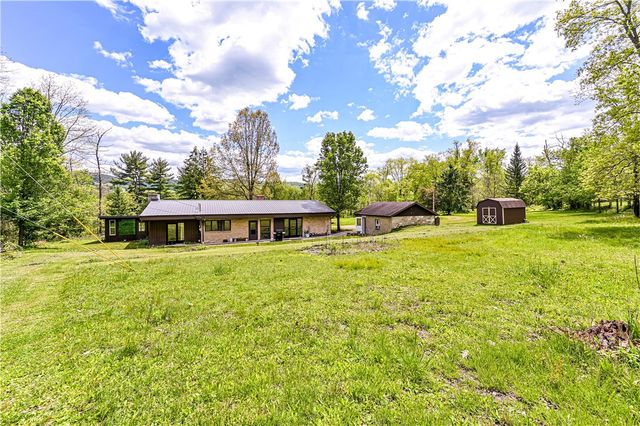 324 Fenfield Dr, Unity Twp, PA 15650